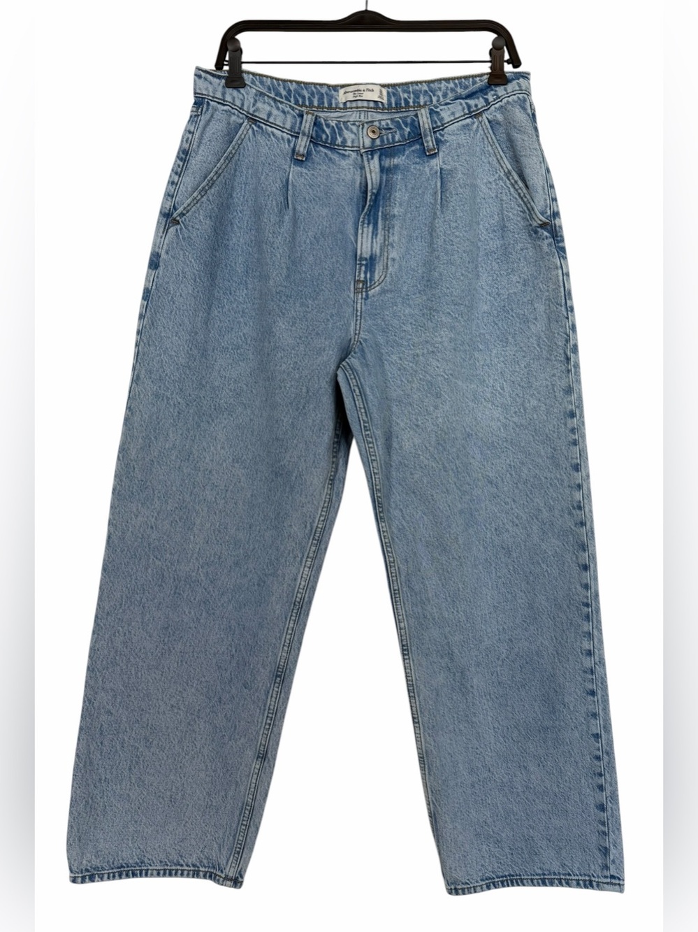 Abercrombie & Fitch The Loose High Rise Jeans Pleated Light Wash Size 31
